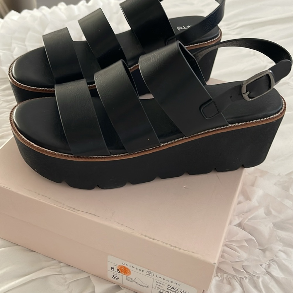 Dirty Laundry black three strap vegan sandals - Picture 2 of 5